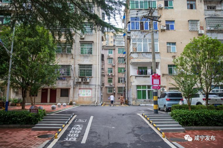 图为改造后的湖北省咸宁市咸安区温泉街道南昌路社区(7月22日摄)。新华网 钟奕 摄