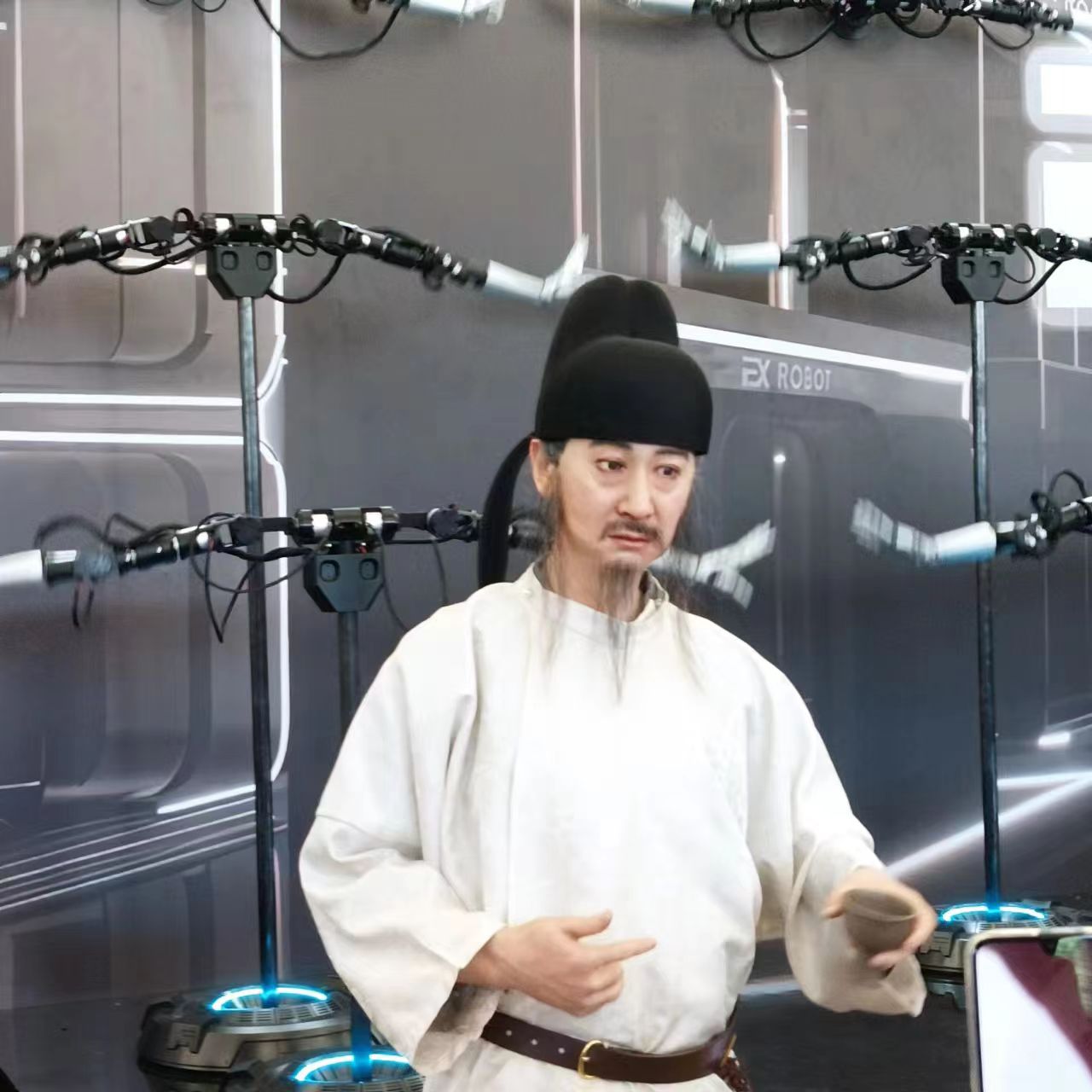 (2023世界机器人大会现场机器人记者李明明摄)