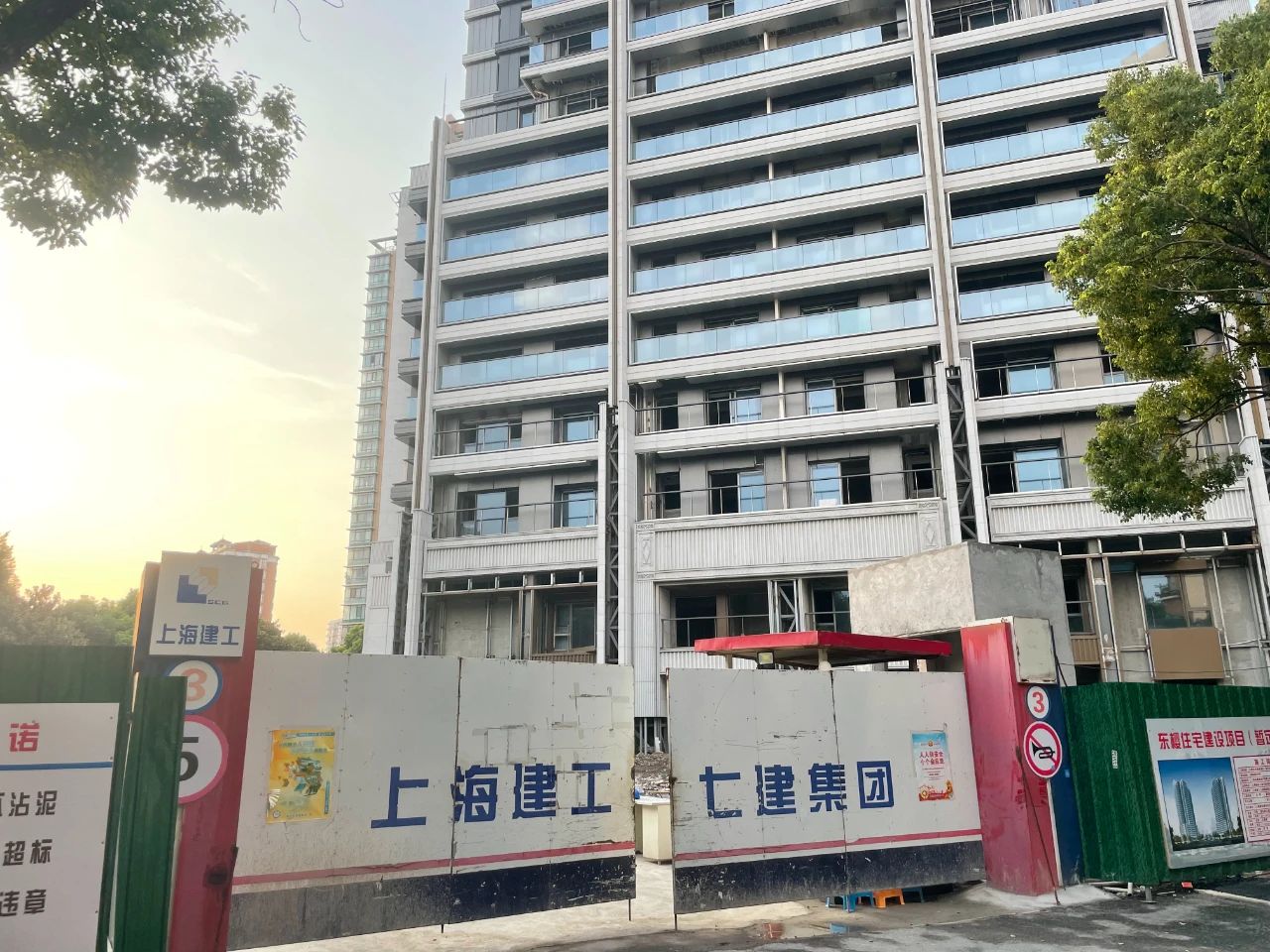 滨江一品苑施工现场。吴若凡/摄