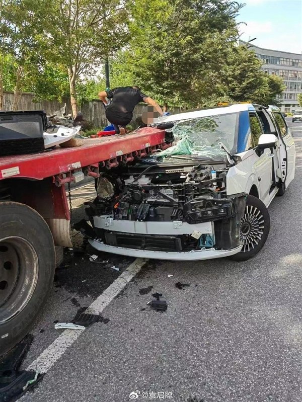 追尾后直接撕裂货车钢板！极氪009的A柱到底有多强？官方科普