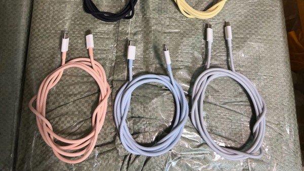 iPhone 15系列彩色USB-C数据线曝光！ 这颜色很苹果