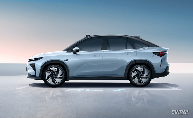 13.37万元起 智能后驱轿跑SUV 睿蓝7全球预售