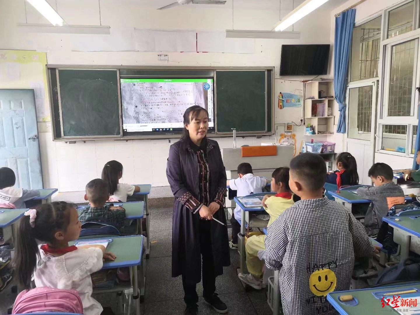 师者蓉光｜从父亲手里接过“接力棒”她扎根乡村学校年