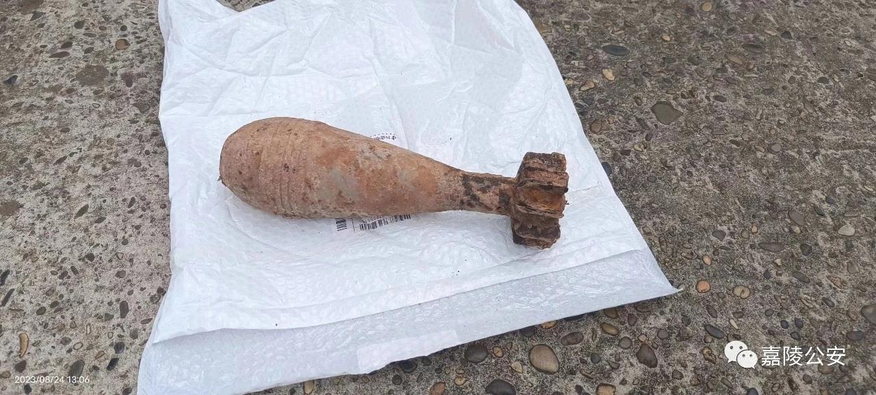 老人进山打野枣发现生锈炮弹竟带回家警方：发现时应立即报警