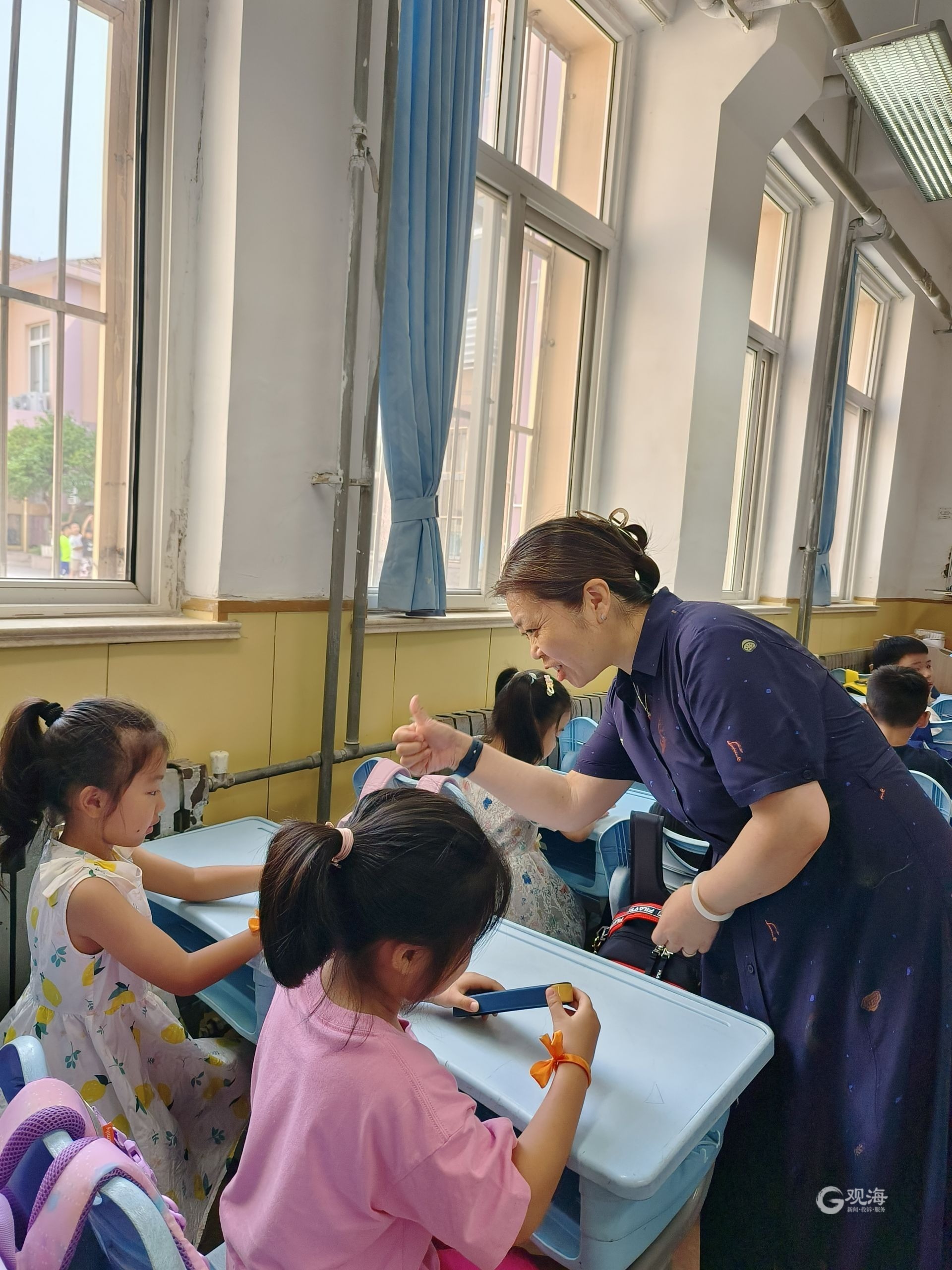 太平路小学老师对新生进行培训。