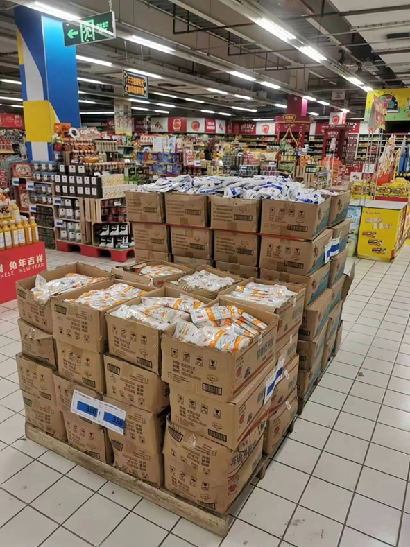 联华超市门店8月25日食盐上货。 联华超市 供图