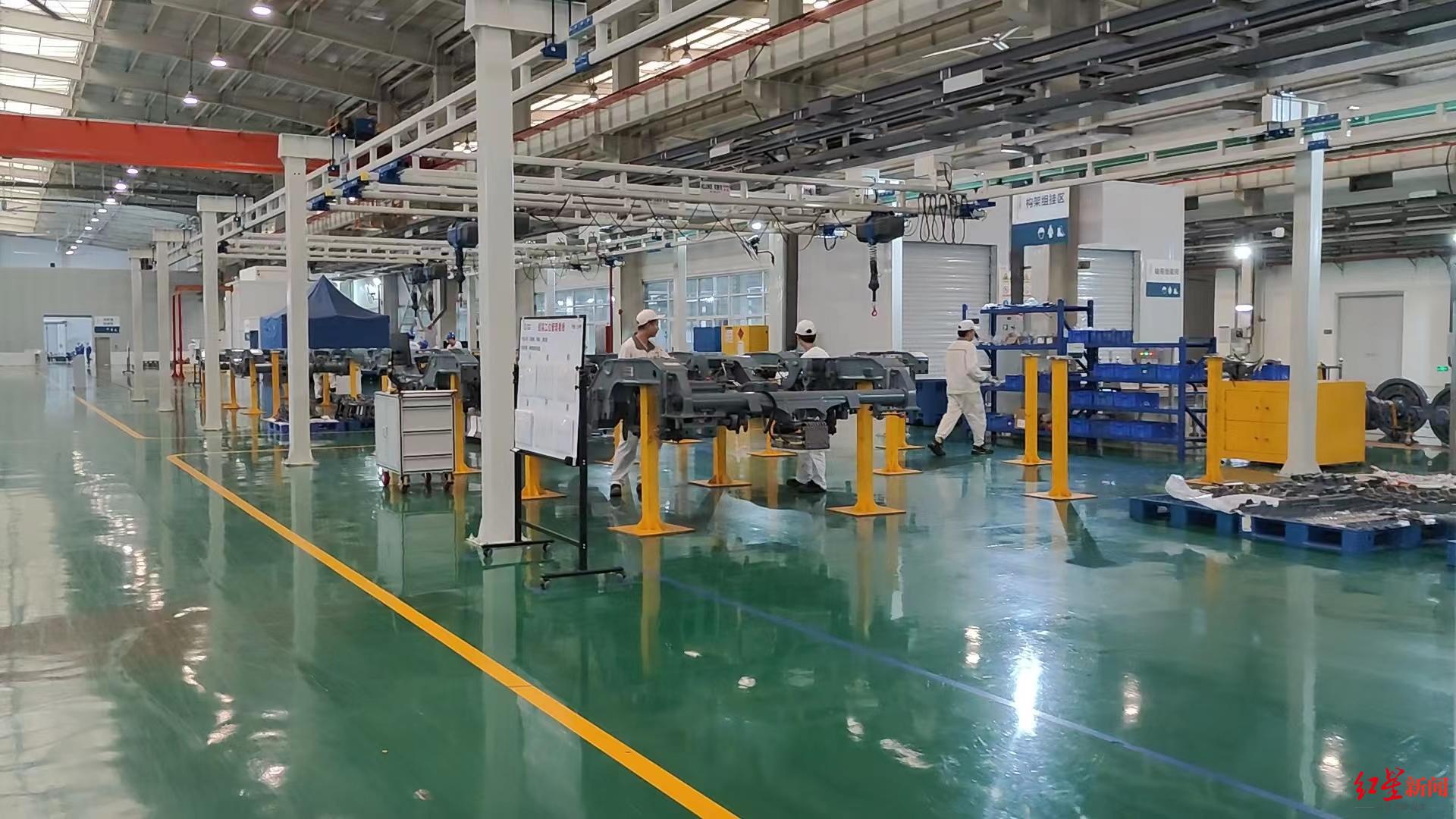 城轨列车安全如何保障?这家智慧工厂平均每天就有一列车维修合格下线