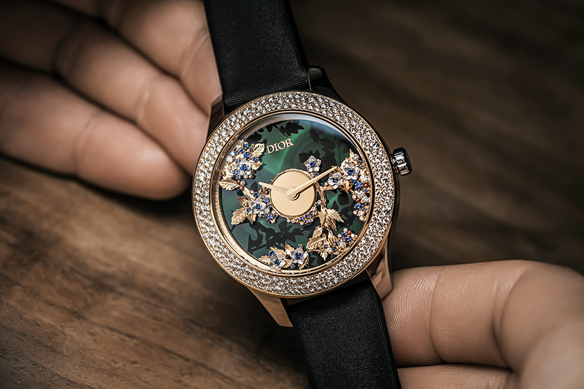 梦到自己有三块手表，寓意解析与梦境启示