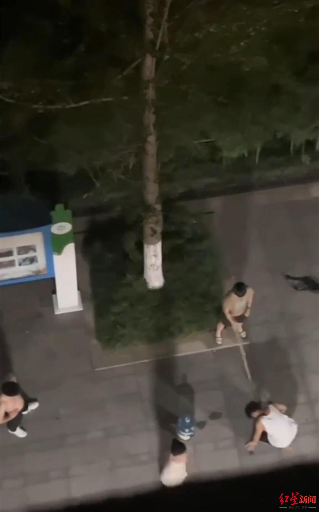 教练脚踹学生，渠县学校教练打人