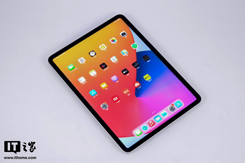 Mark Gurman：苹果准备通过 OLED 和妙控键盘改造 iPad Pro