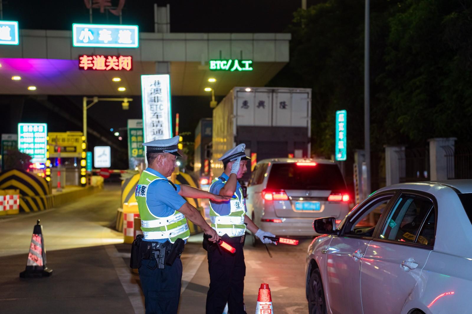深圳公安开展夏夜治安巡逻，深圳公安开展夏夜治安巡逻工作