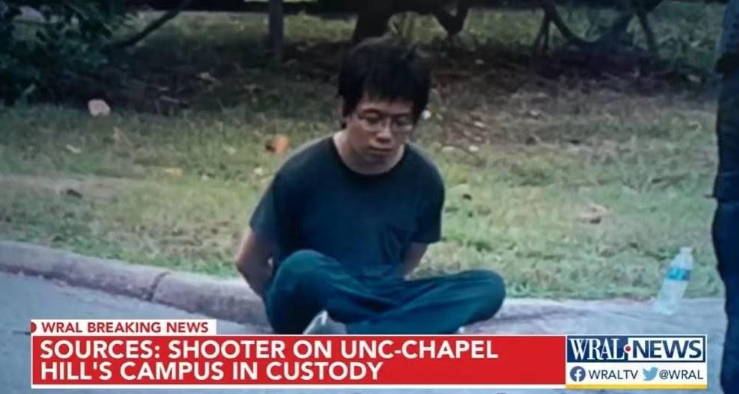 美国大学校服，美国大学校园枪杀案