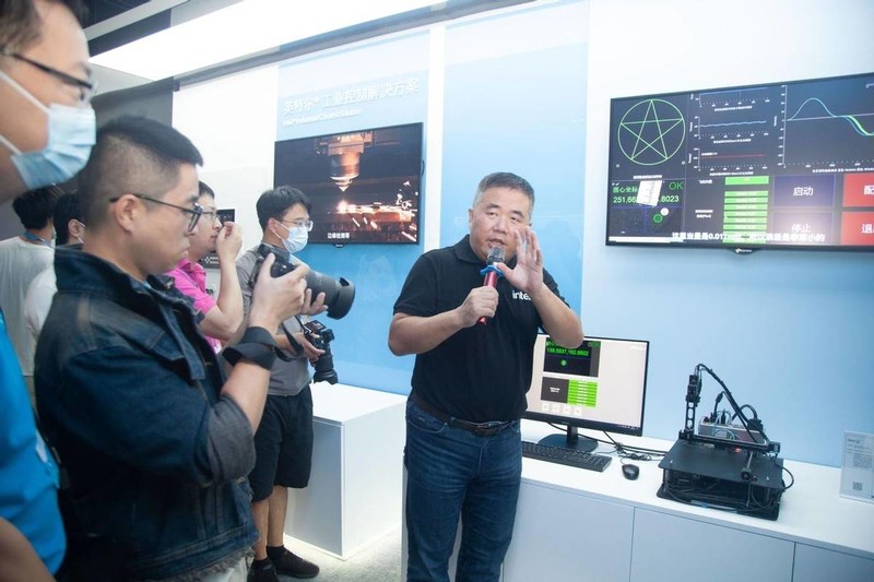 轻薄本也能轻松搞定！英特尔让能力服务更多用户