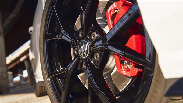 大众神秘“兔子”车型官宣！高尔夫GTI 380手动挡亮相：车迷狂喜