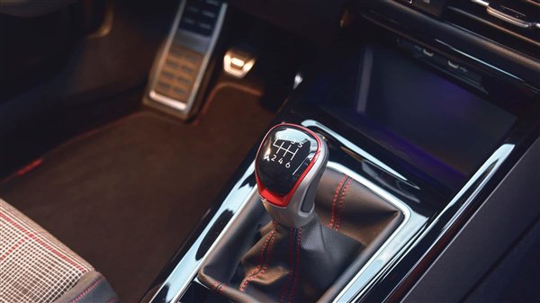 大众神秘“兔子”车型官宣！高尔夫GTI 380手动挡亮相：车迷狂喜