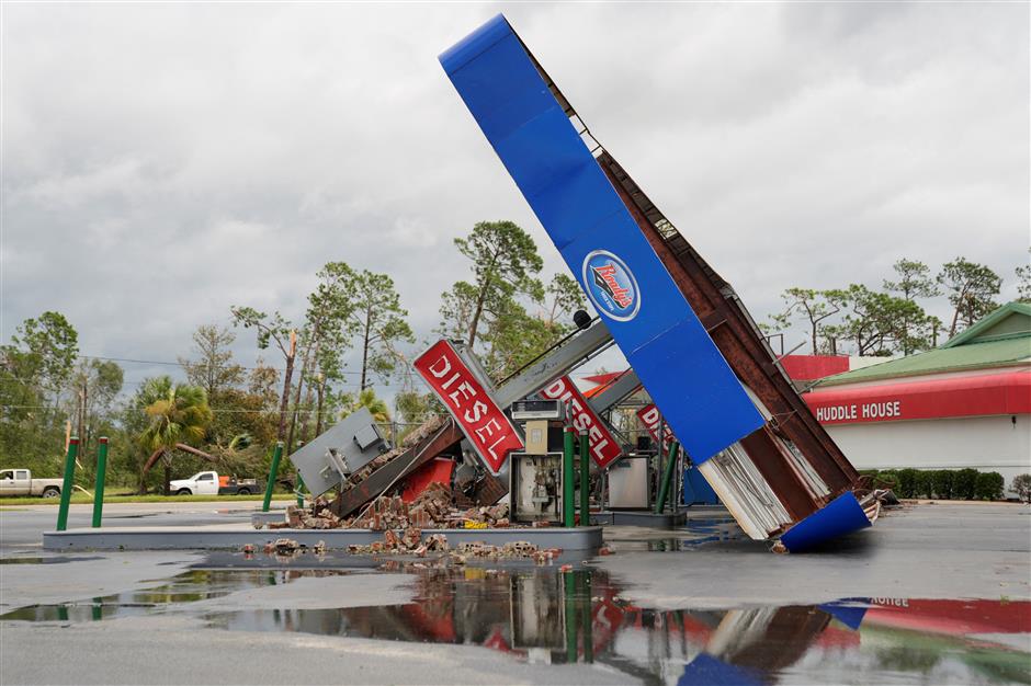 Hurricane Idalia brings damages as it roars into US