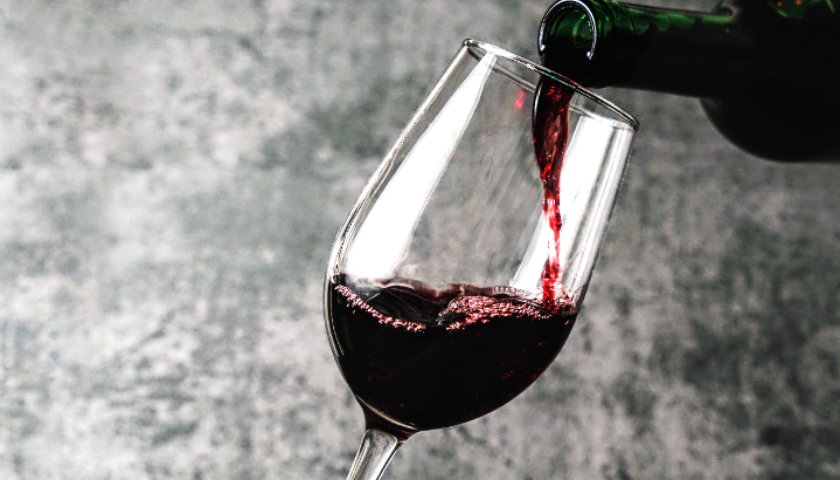 上半年行业继续探底，国内葡萄酒一哥张裕A的五折股权激励或泡汤