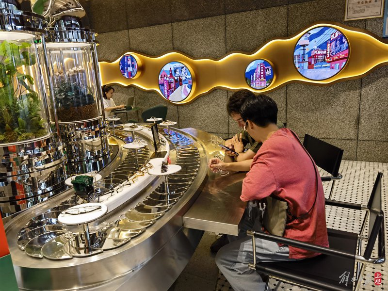 卖咖啡的眼镜店,用咖啡增加了消费者“戴戴看”的兴趣