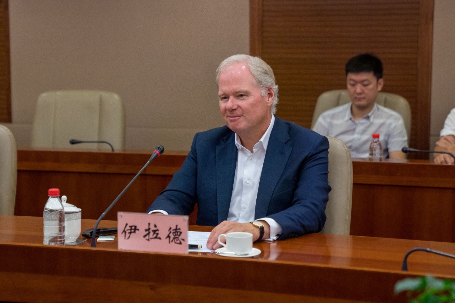 图为荷兰全球人寿保险集团总裁兼执行和管理委员会主席伊拉德讲话