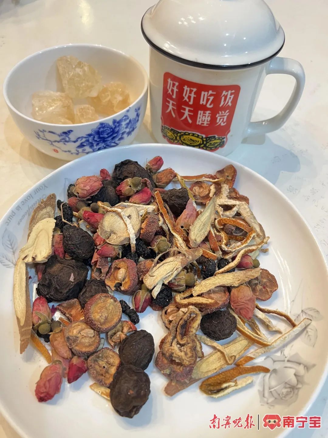 搭配好的酸梅汤