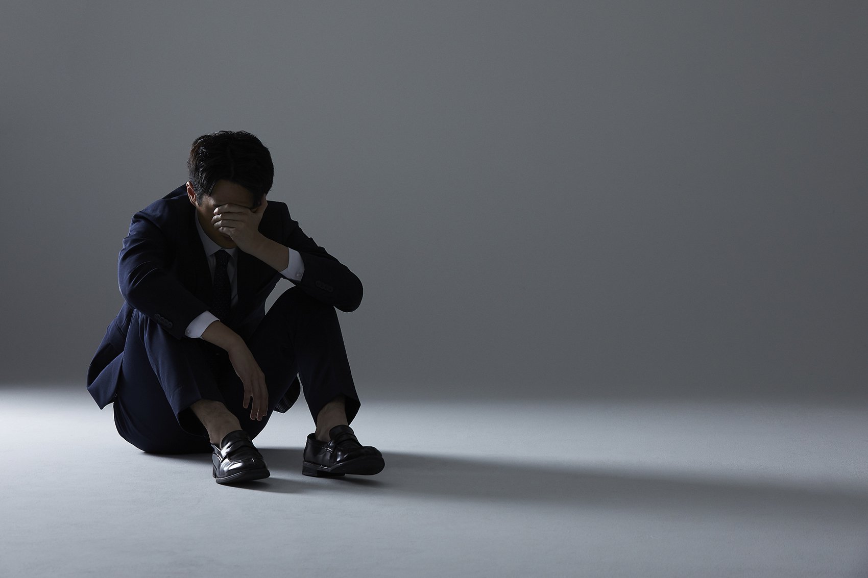 因严重失职等,25年老员工突遭解雇,要求公司给近350万,法院:赔偿60万