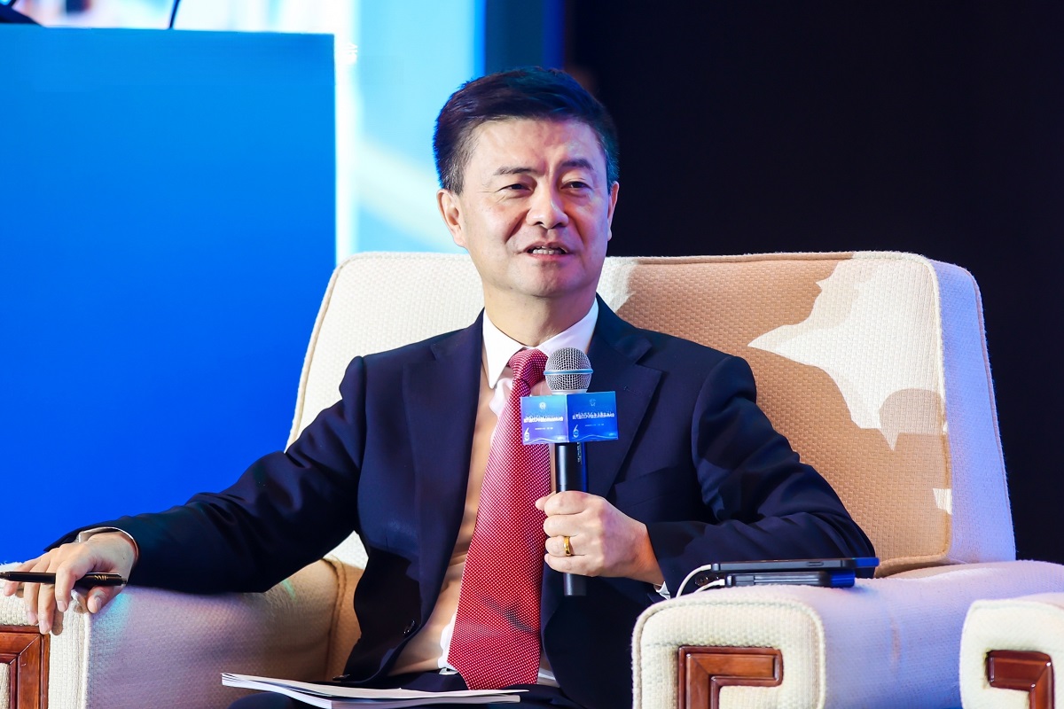 图为上海交通大学上海高级金融学院教授胡捷发言