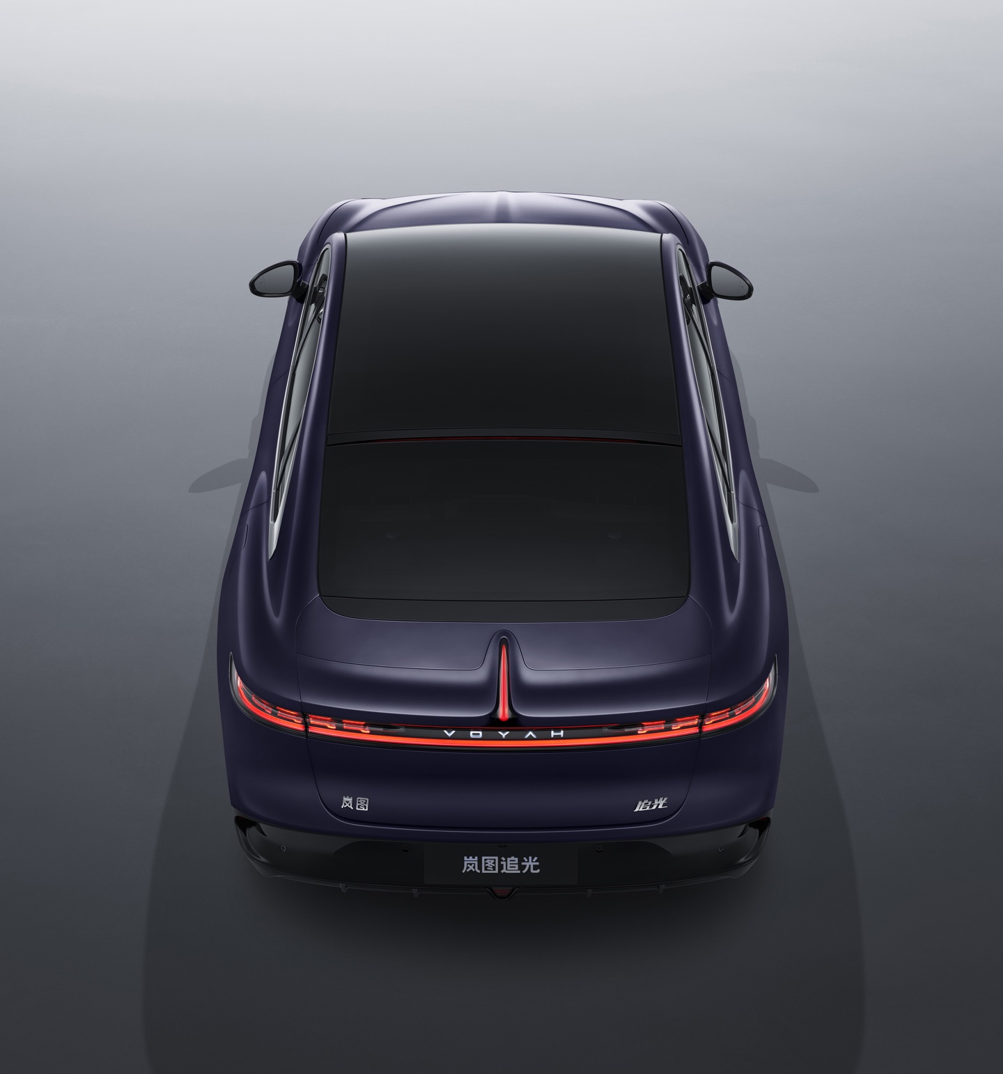岚图追光 PHEV 超长续航版车型亮相:纯电续航 262km,综合续航超 1200km