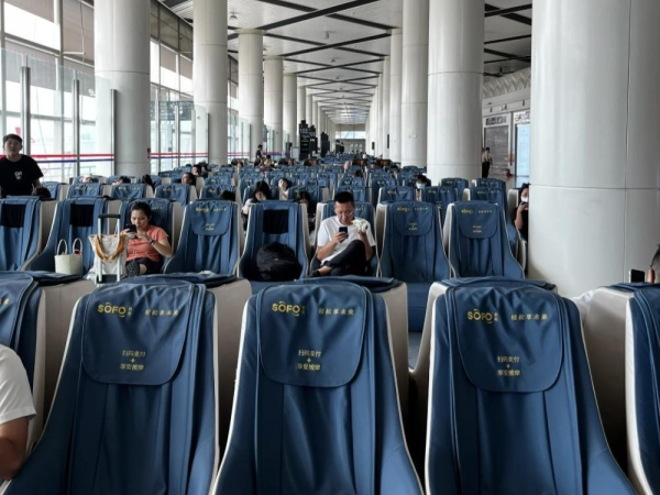 太原机场摆放的共享按摩椅。图片来源/网络截图