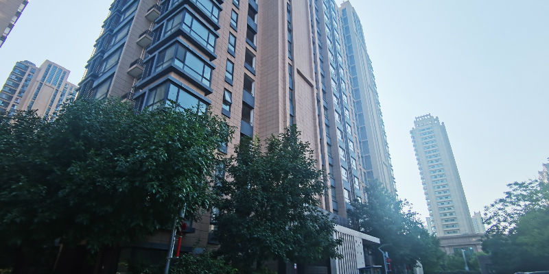 （中国铁建国际城13号楼 田国宝/摄）