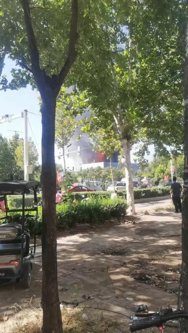 目擊者表示爆炸處升起濃煙並聞到刺鼻氣味 圖源:受訪者提供