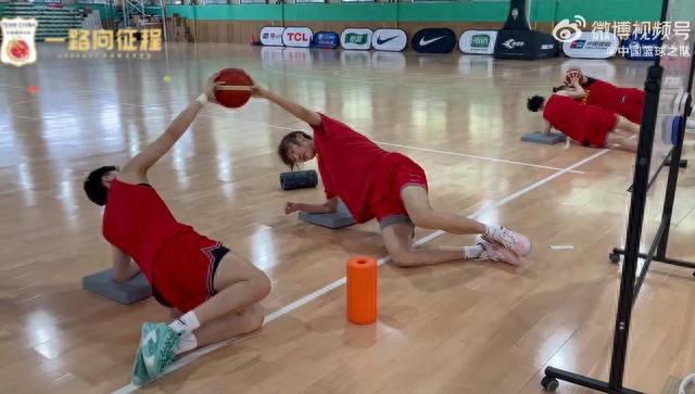 运动前热身运动的视频 5ff2-94f424ffd6aa1d1e61ed2d48e0e52b85.jpg