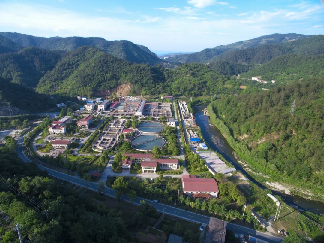 湖北十堰神定河污水处理厂是南水北调水源地污水处理工程,采用碧水源MBR膜技术,为保护丹江口水库水质起到积极作用。