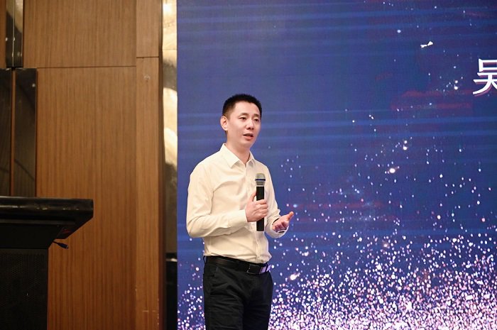 青商会会长吴震宇吴震宇讲话