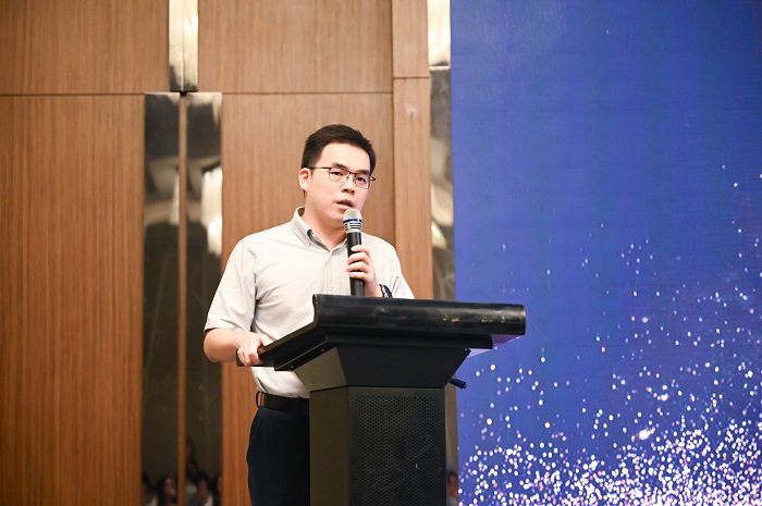 盛泽镇经济发展和改革局局长孙健开场致辞
