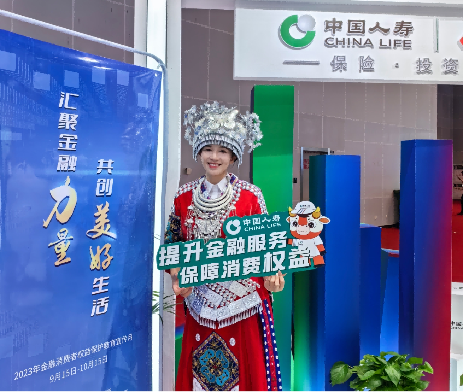 图为中国人寿驻桂成员单位联合展台。