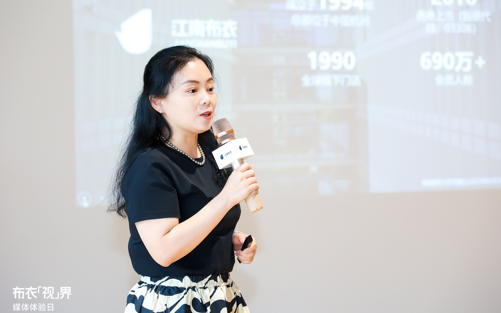 江南布衣企业公关总经理郑丹丹。
