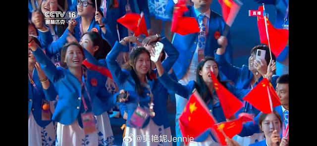 ▲吳豔妮從杭州亞運會開幕式現場“發來一顆心”。圖/吳豔妮微博