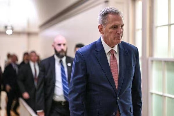 美媒:麦卡锡一天后改口,称将在五角大楼拨款法案中保留对乌援助