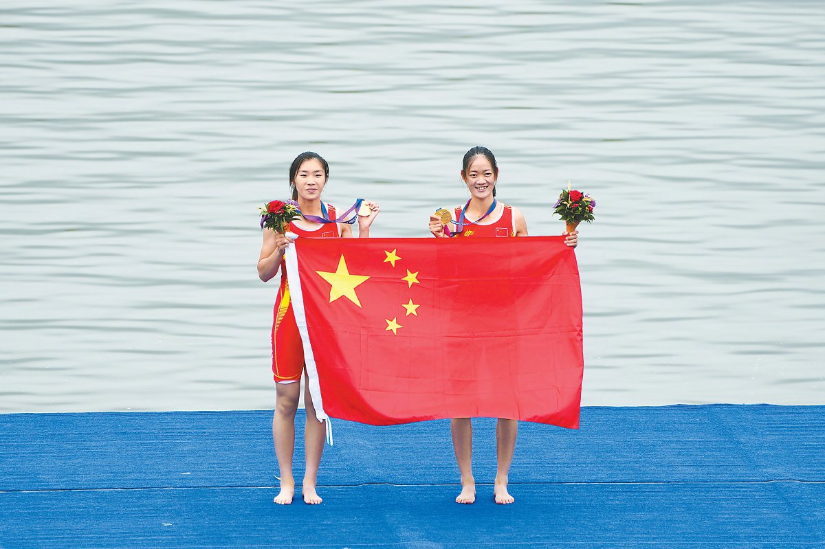 邹佳琪/邱秀萍（右）本报记者 刘平 摄