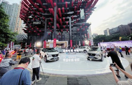 图为近日在重庆举行的某品牌新车发布会现场。张守营/摄