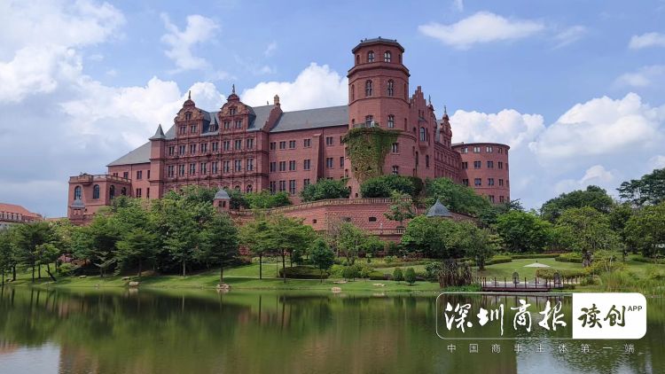 (图:华为松山湖研发基地风景。周良成/摄)