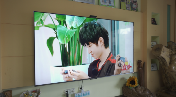 中国队拿下电竞首金,选手一诺把长虹电视送回家