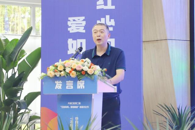 ▲大渡口区教育委员会副主任张荣庆讲话