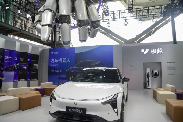 全球首台AI汽车机器人来了插图3 全球首台AI汽车机器人来了插图3
