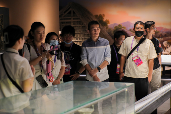 9月30日，杭州第19屆亞運會部分媒體記者探訪中國黃酒博物館。中國網記者 鄭偉 攝