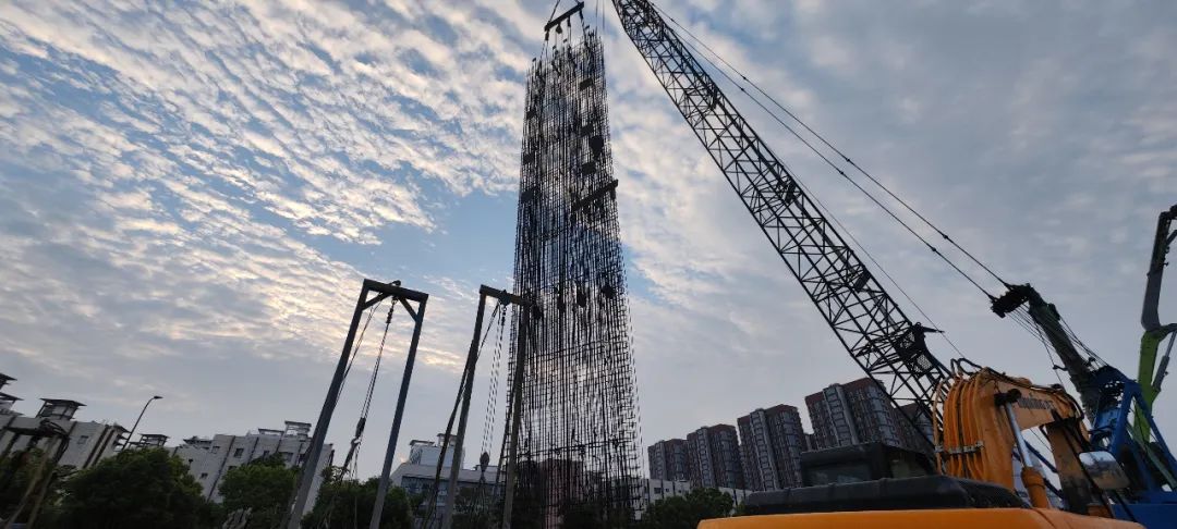 13号线东延伸高科中路站地下连续墙施工作业