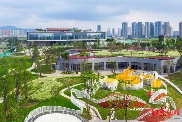 ▲龙泉驿区每天场馆、博物馆都预约爆满，但东安湖片区旅游景点的绿化依旧很好