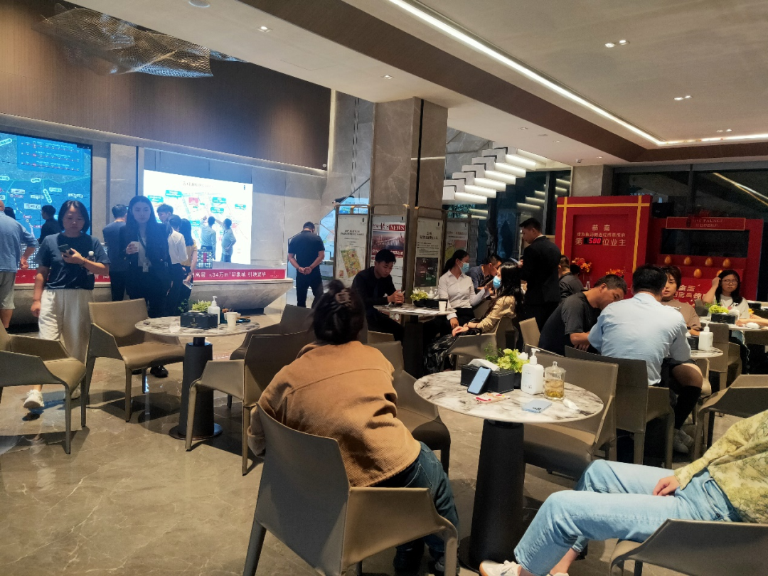 上海某楼盘销售现场。徐凡淋/摄