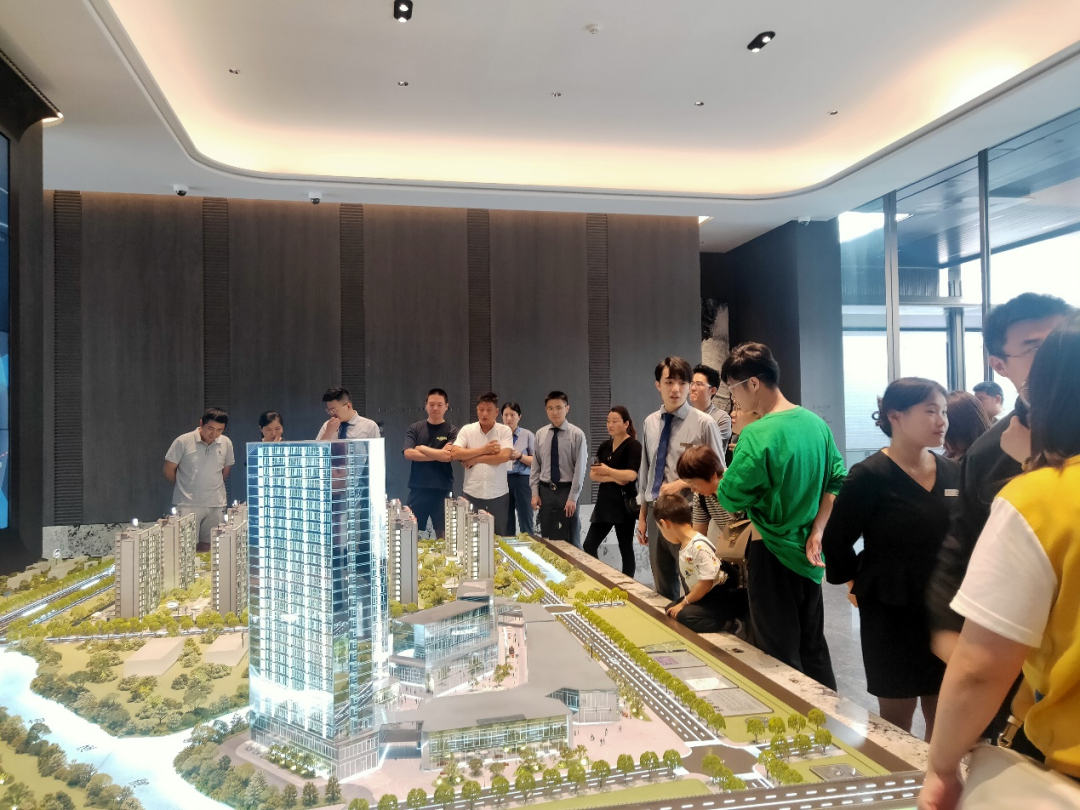 上海一楼盘销售现场。徐凡淋/摄