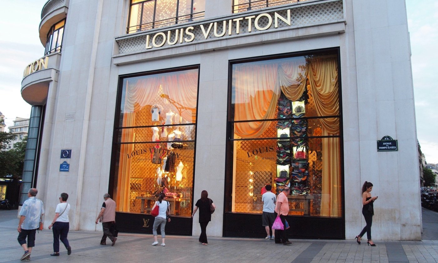 经典手袋为何售价逼近十万?香奈儿回应